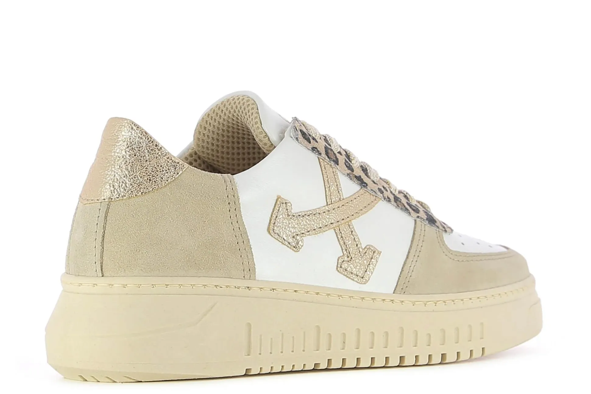 Discount Camila's Sneakers Loleatta